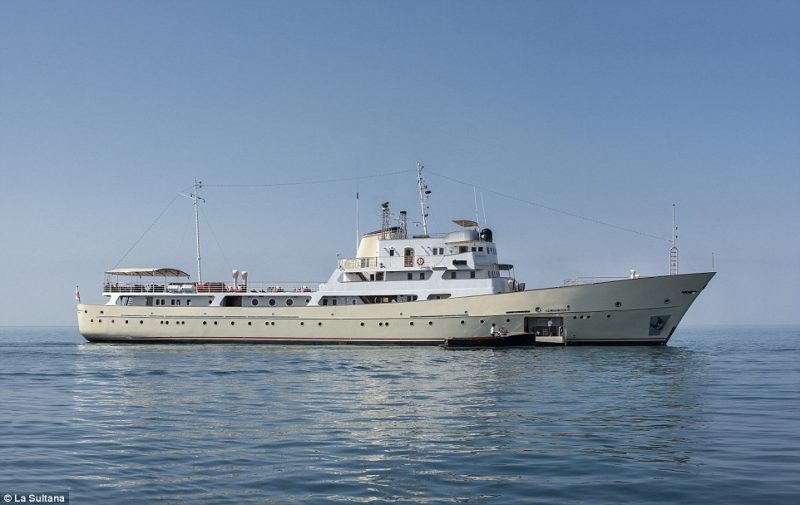 Navio russo da Guerra Fria foi transformado em luxuoso navio de cruzeiro