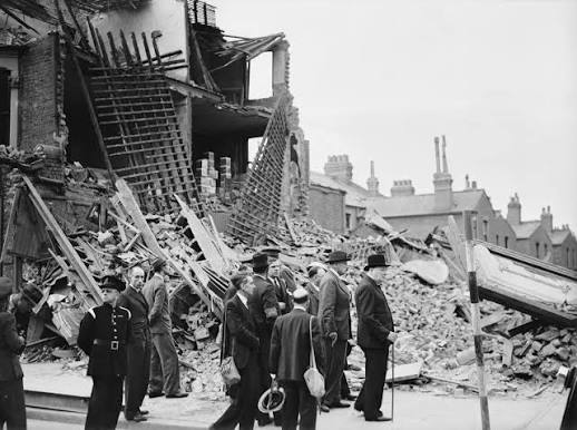 O Segundo Dia da Fúria Aérea: Devastação no East End de Londres em 9 de Setembro de 1940
