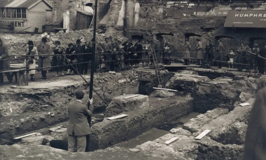 O Templo de Mitra em Londres foi descoberto devido a um bombardeio na Segunda Guerra