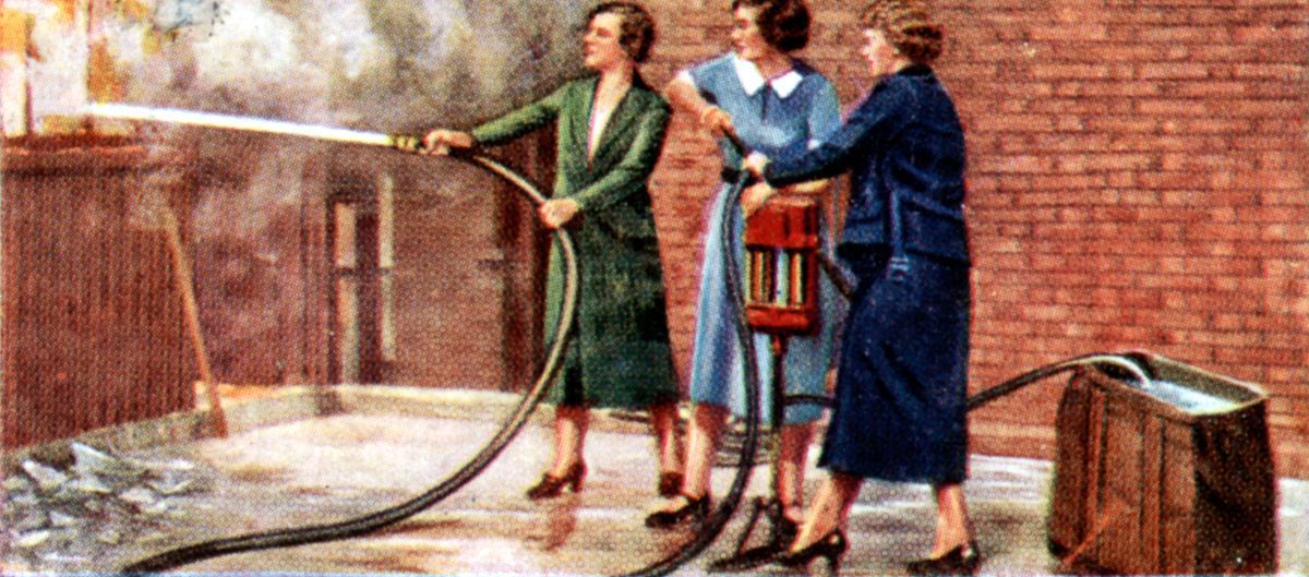 Os cartões de cigarro de precaução contra ataques aéreos