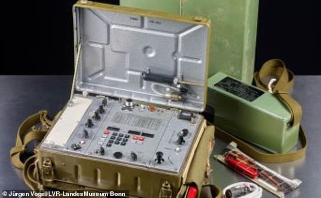 Rádio Soviético de Espionagem é descoberto enterrado